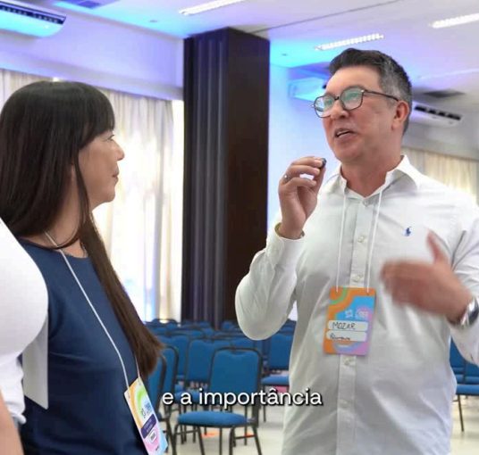 Mozar de Ramos com aluna em evento